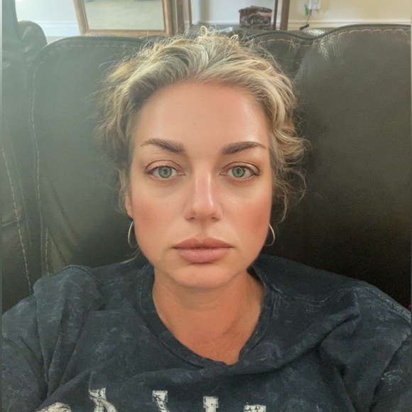 Meet your Posher, Kristen - Picture 1 of 1